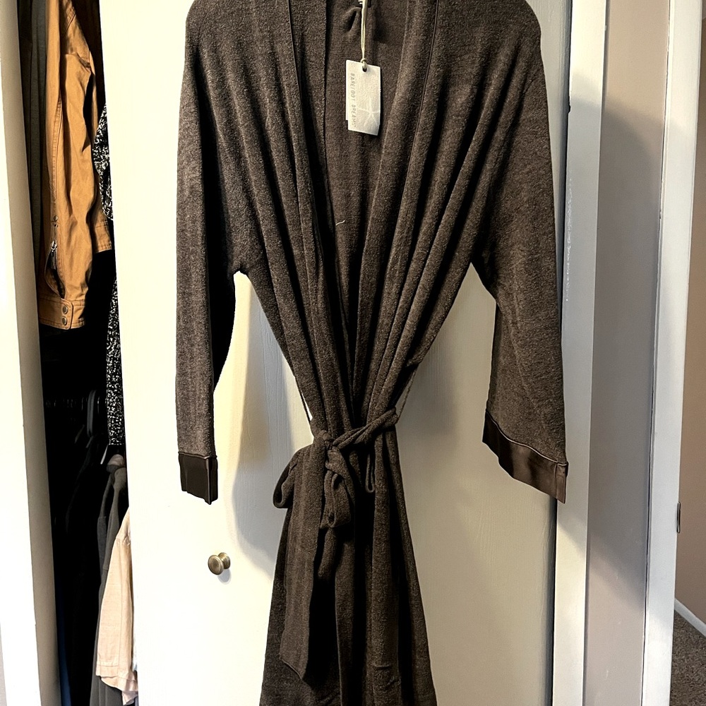 NWT Barefoot Dreams Women Robe, size medium.